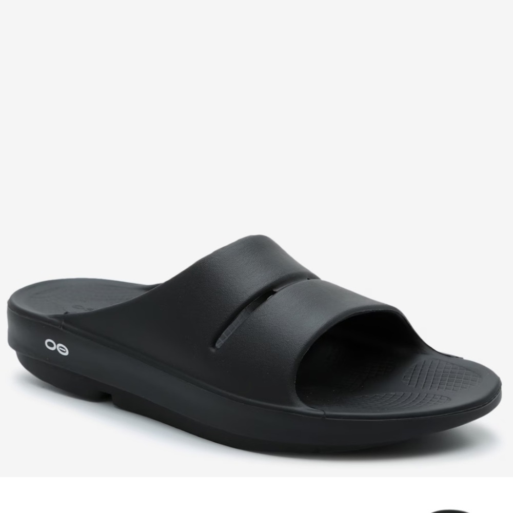 EUC-OOFOS OOahh Slide, Black-Women’s Size 9 Mens size 7.